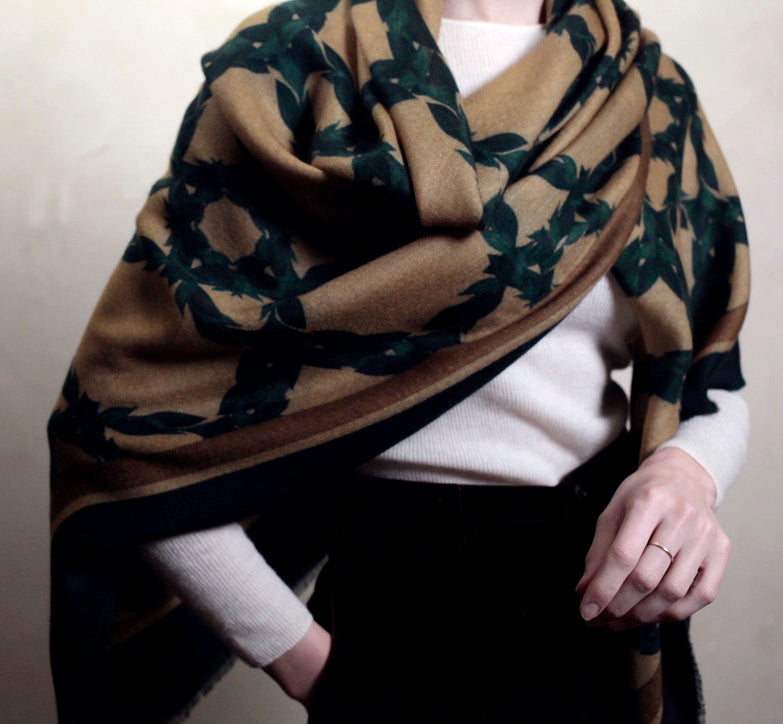 Isla, Camel: Oversized