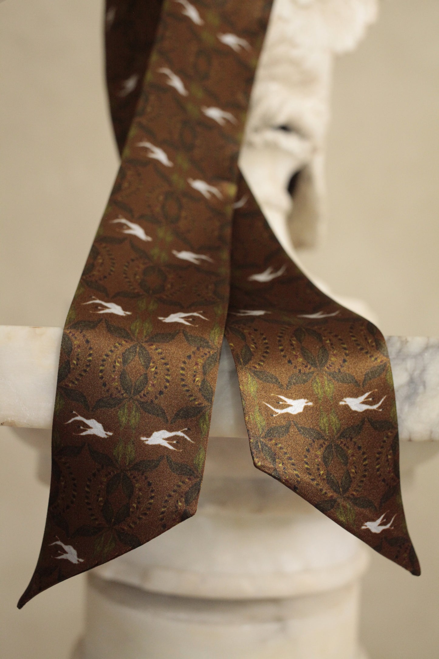 Avriel, Bronze: Silk Twilly