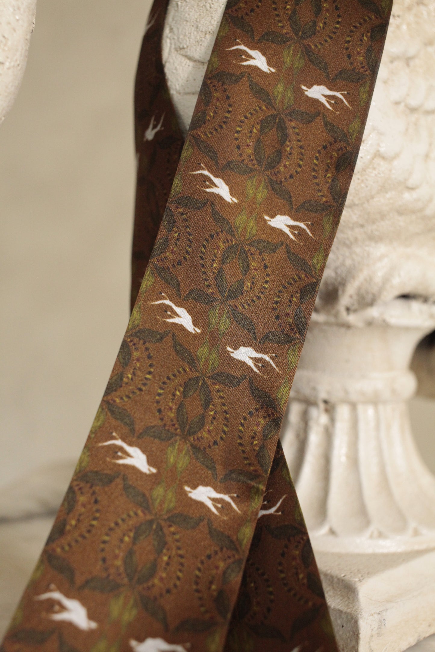 Avriel, Bronze: Silk Twilly