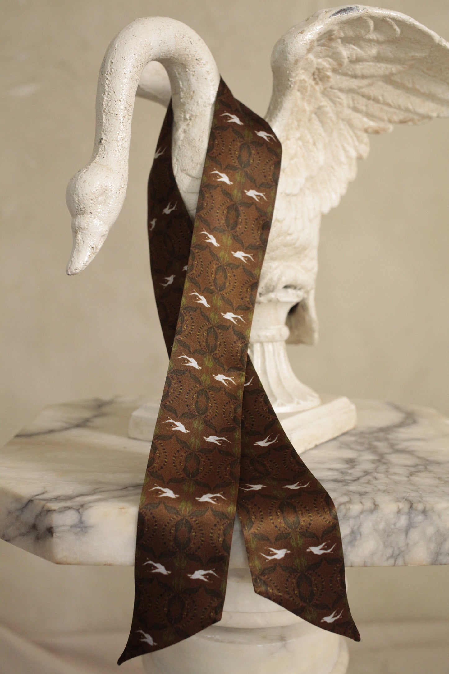 Avriel, Bronze: Silk Twilly